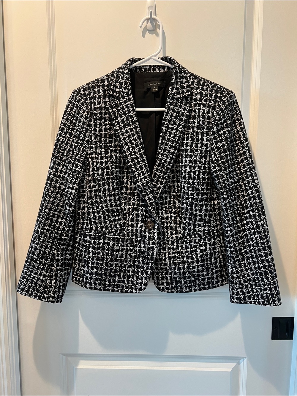 Ann Taylor Black and White Tweed One-Button Blazer. Size 4.